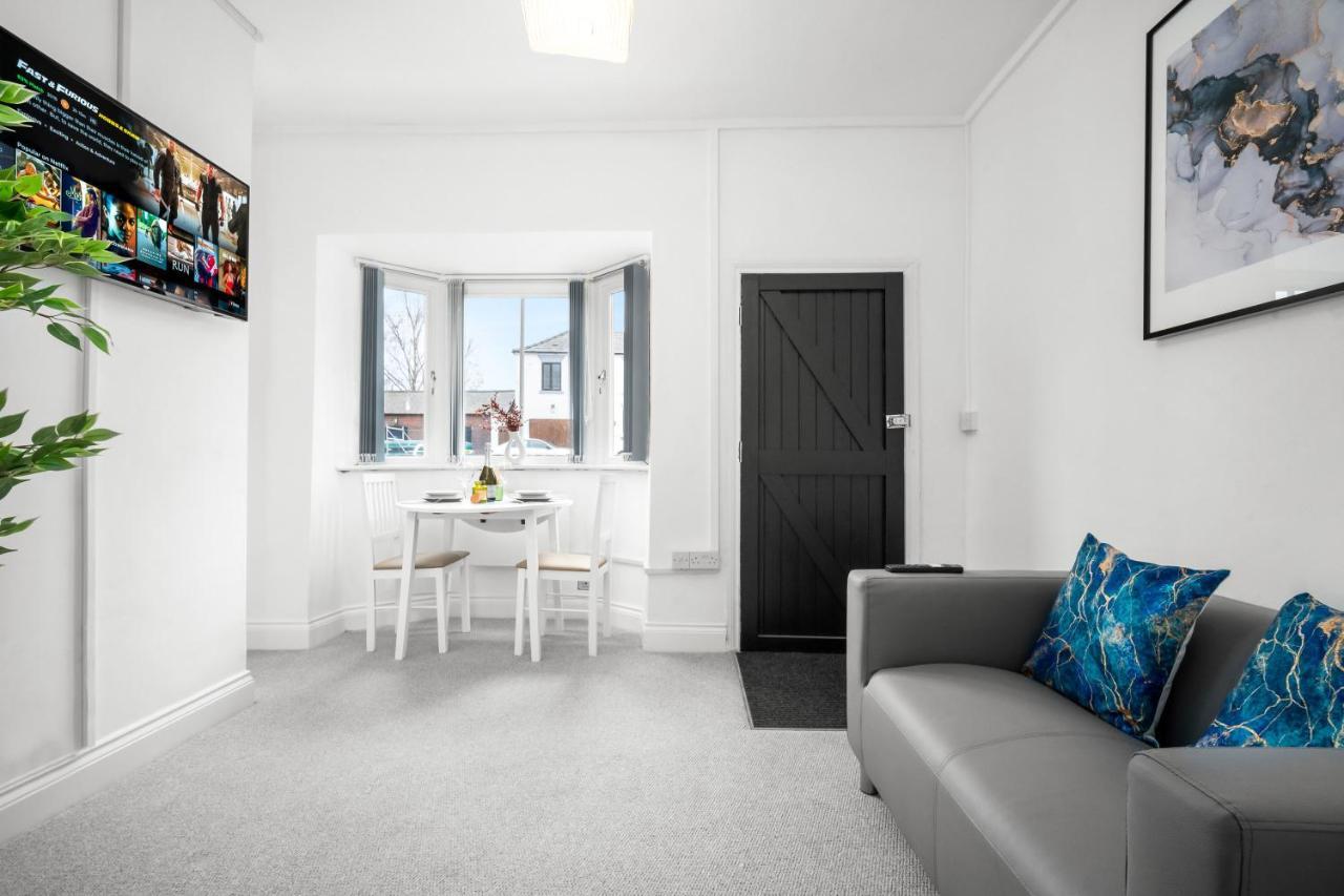 Beautiful Waterside Apartment - Parking - Perry Barr - Top Rated Бирмингем Экстерьер фото