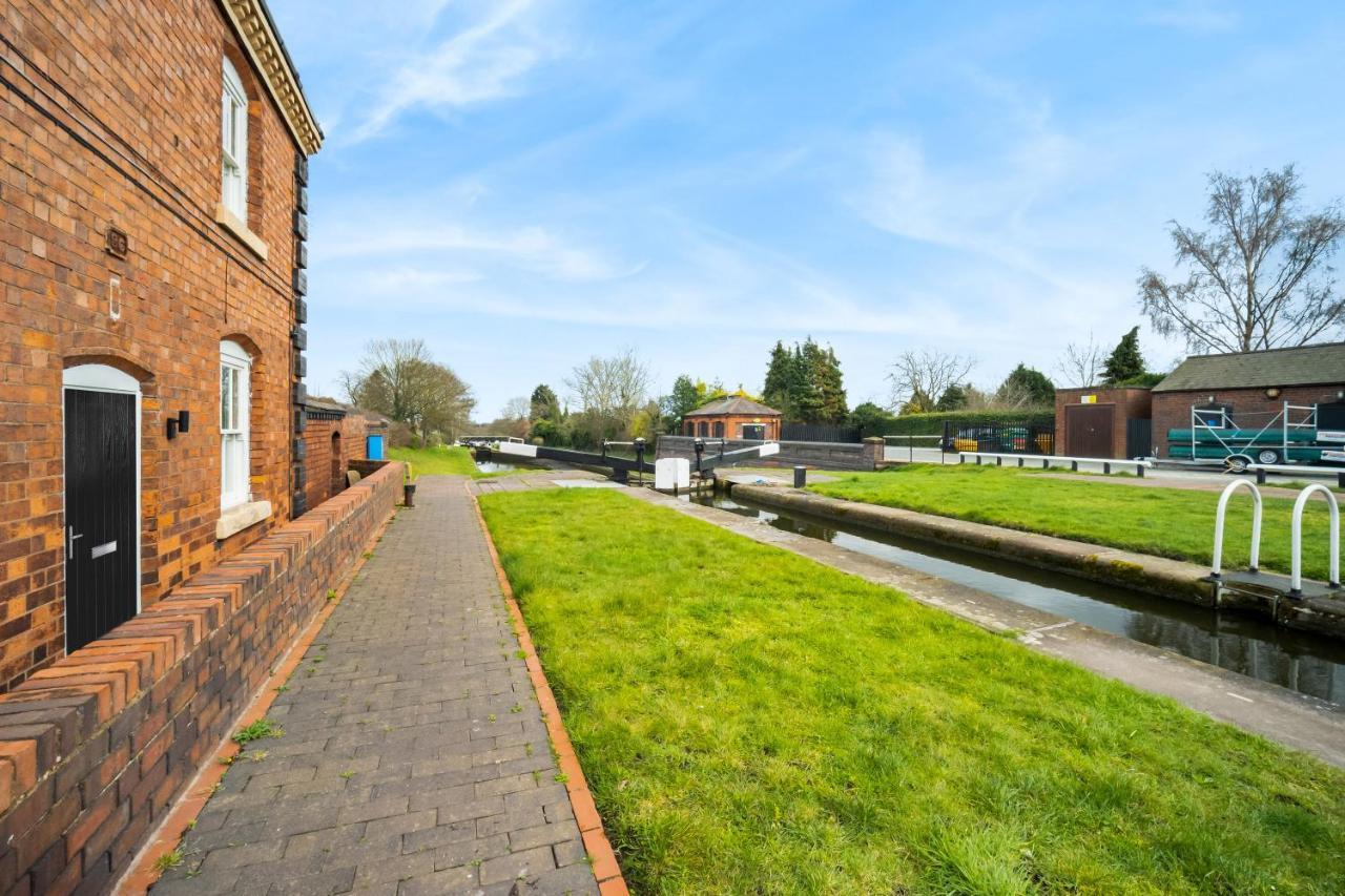 Beautiful Waterside Apartment - Parking - Perry Barr - Top Rated Бирмингем Экстерьер фото